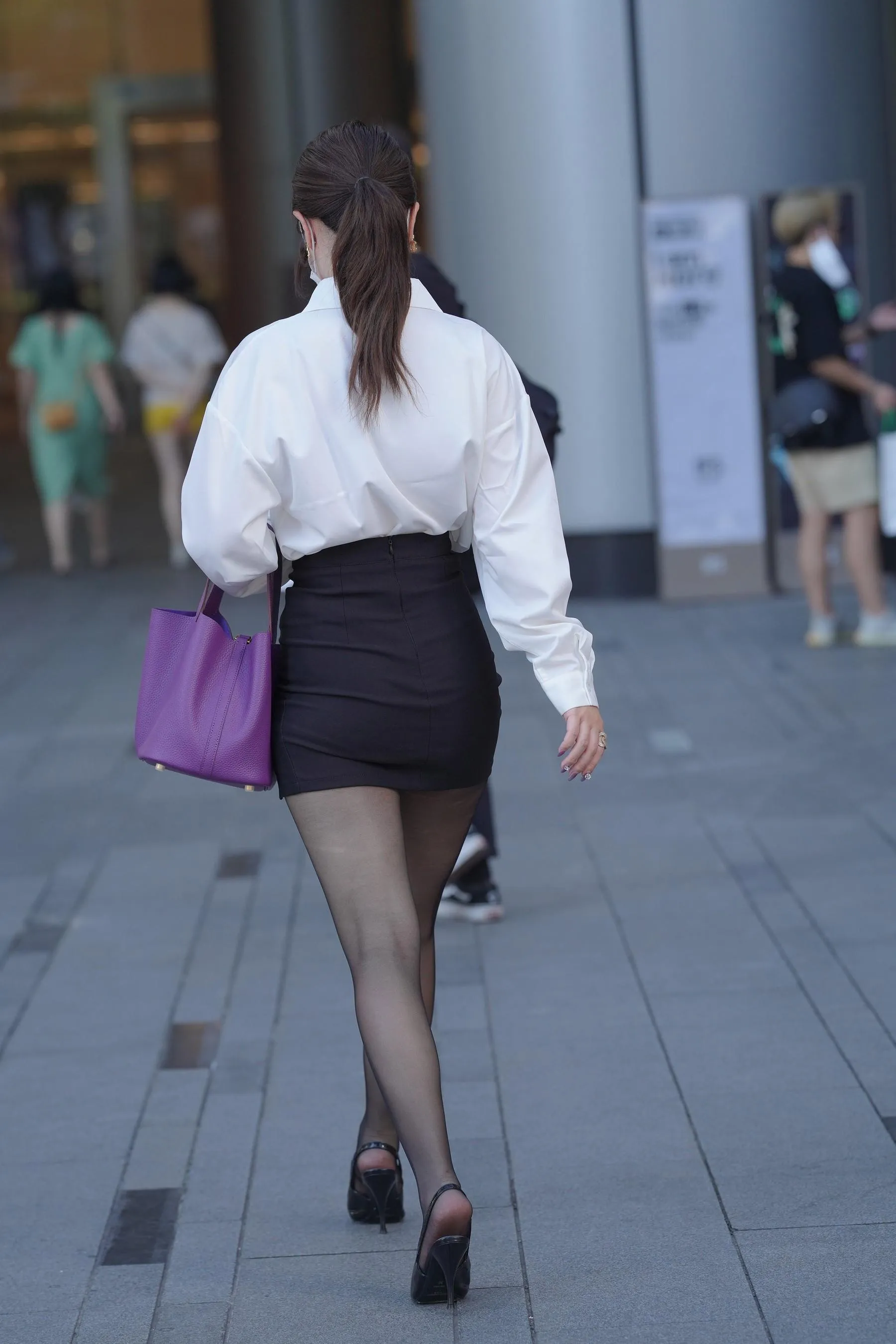 魔镜街拍 NO.184 街拍黑丝包臀裙小姐姐 [137P]插图9